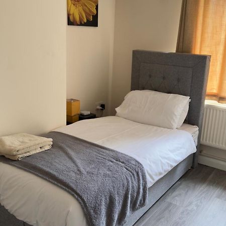 Contractor'S Haven- 4-Bedroom House With Free Parking, Super Fast Wifi, Fran Properties In Aylesbury, Pets Are Welcome! Aylesbury  Εξωτερικό φωτογραφία