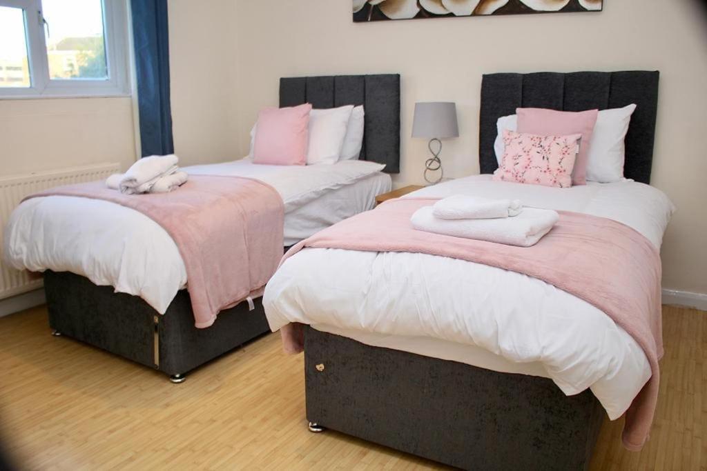 Contractor'S Haven- 4-Bedroom House With Free Parking, Super Fast Wifi, Fran Properties In Aylesbury, Pets Are Welcome! Aylesbury  Εξωτερικό φωτογραφία