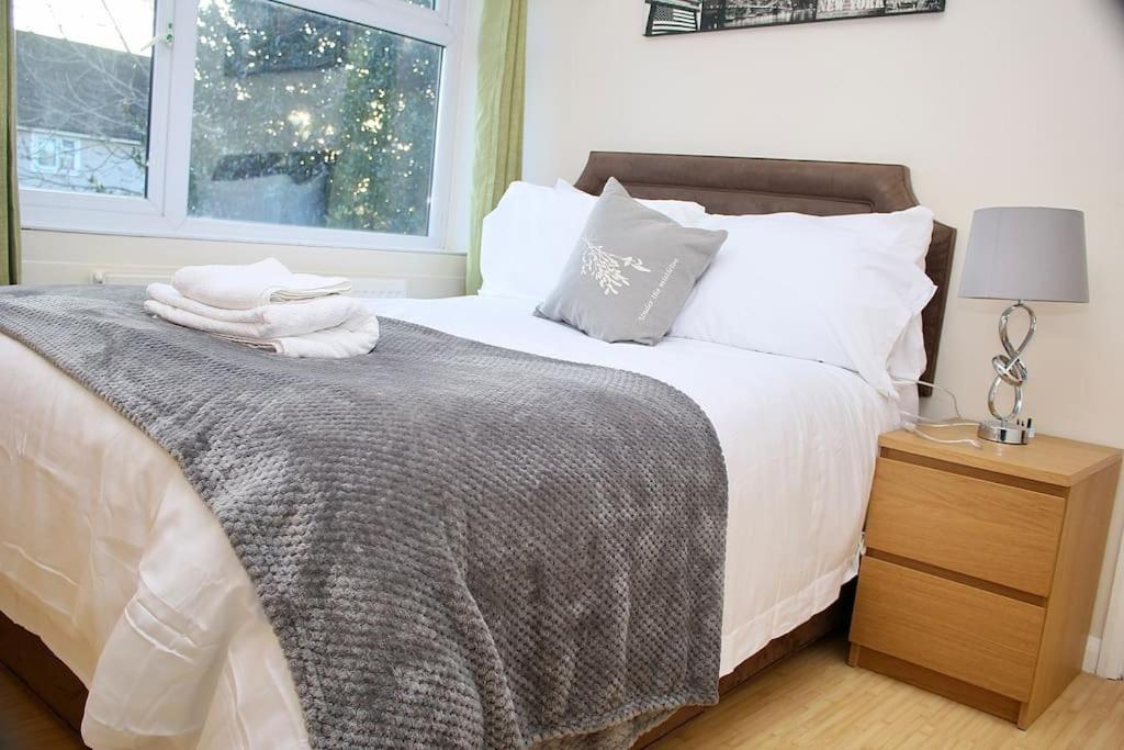 Contractor'S Haven- 4-Bedroom House With Free Parking, Super Fast Wifi, Fran Properties In Aylesbury, Pets Are Welcome! Aylesbury  Εξωτερικό φωτογραφία