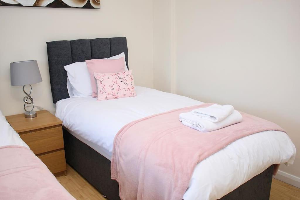 Contractor'S Haven- 4-Bedroom House With Free Parking, Super Fast Wifi, Fran Properties In Aylesbury, Pets Are Welcome! Aylesbury  Εξωτερικό φωτογραφία