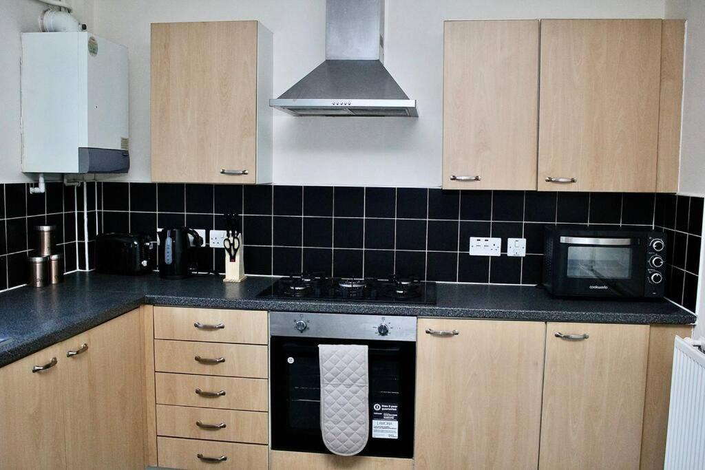 Contractor'S Haven- 4-Bedroom House With Free Parking, Super Fast Wifi, Fran Properties In Aylesbury, Pets Are Welcome! Aylesbury  Εξωτερικό φωτογραφία