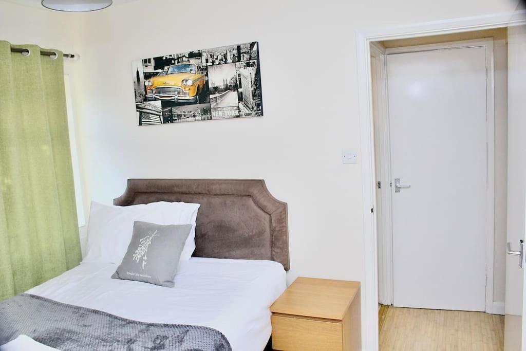 Contractor'S Haven- 4-Bedroom House With Free Parking, Super Fast Wifi, Fran Properties In Aylesbury, Pets Are Welcome! Aylesbury  Εξωτερικό φωτογραφία