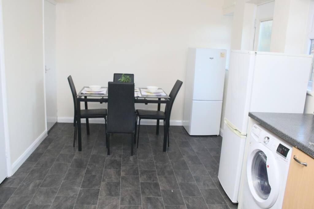 Contractor'S Haven- 4-Bedroom House With Free Parking, Super Fast Wifi, Fran Properties In Aylesbury, Pets Are Welcome! Aylesbury  Εξωτερικό φωτογραφία