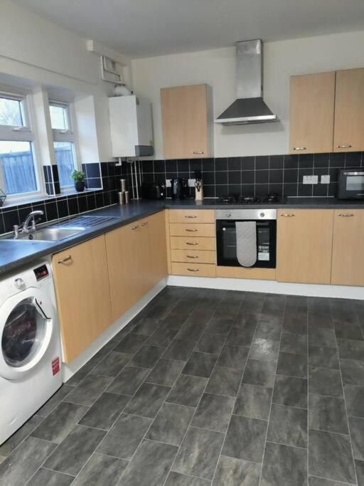 Contractor'S Haven- 4-Bedroom House With Free Parking, Super Fast Wifi, Fran Properties In Aylesbury, Pets Are Welcome! Aylesbury  Εξωτερικό φωτογραφία